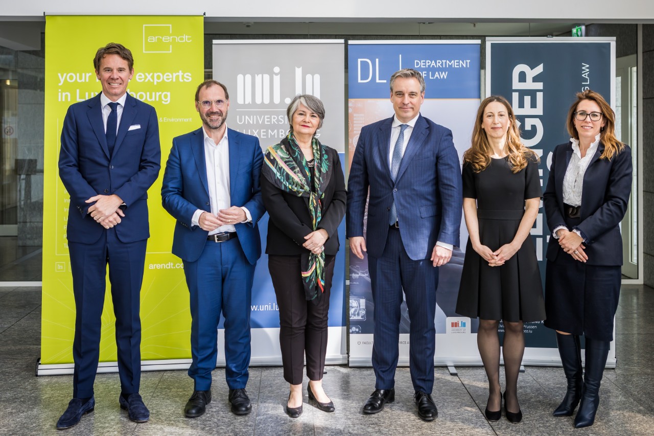(de. g. à. dr.) Gilles Dusemon, Partner chez Arendt&Medernach, Jens Kreisel, recteur de l’Université du Luxembourg, Isabelle Riassetto, directrice d’études du Master en Droit des fonds d’investissement et titulaire de la chaire, Claude Meisch, ministre de l’Enseignement supérieur et de la Recherche, Katalin Ligeti, doyenne de la Faculté de Droit, d'Économie et de Finance, Sophie Laguesse, Partner chez Elvinger Hoss Prussen.